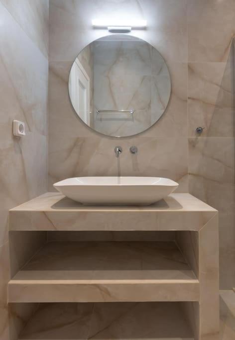 Modern In Ipitou, Plaka Athènes