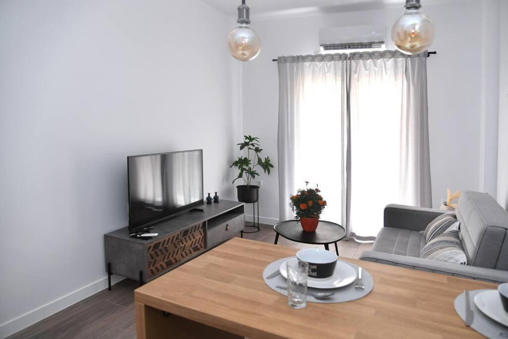 Modern In Ipitou, Plaka